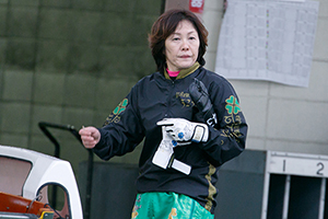 3232 山川美由紀