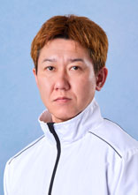 萬    正 嗣