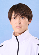 岡 村    仁